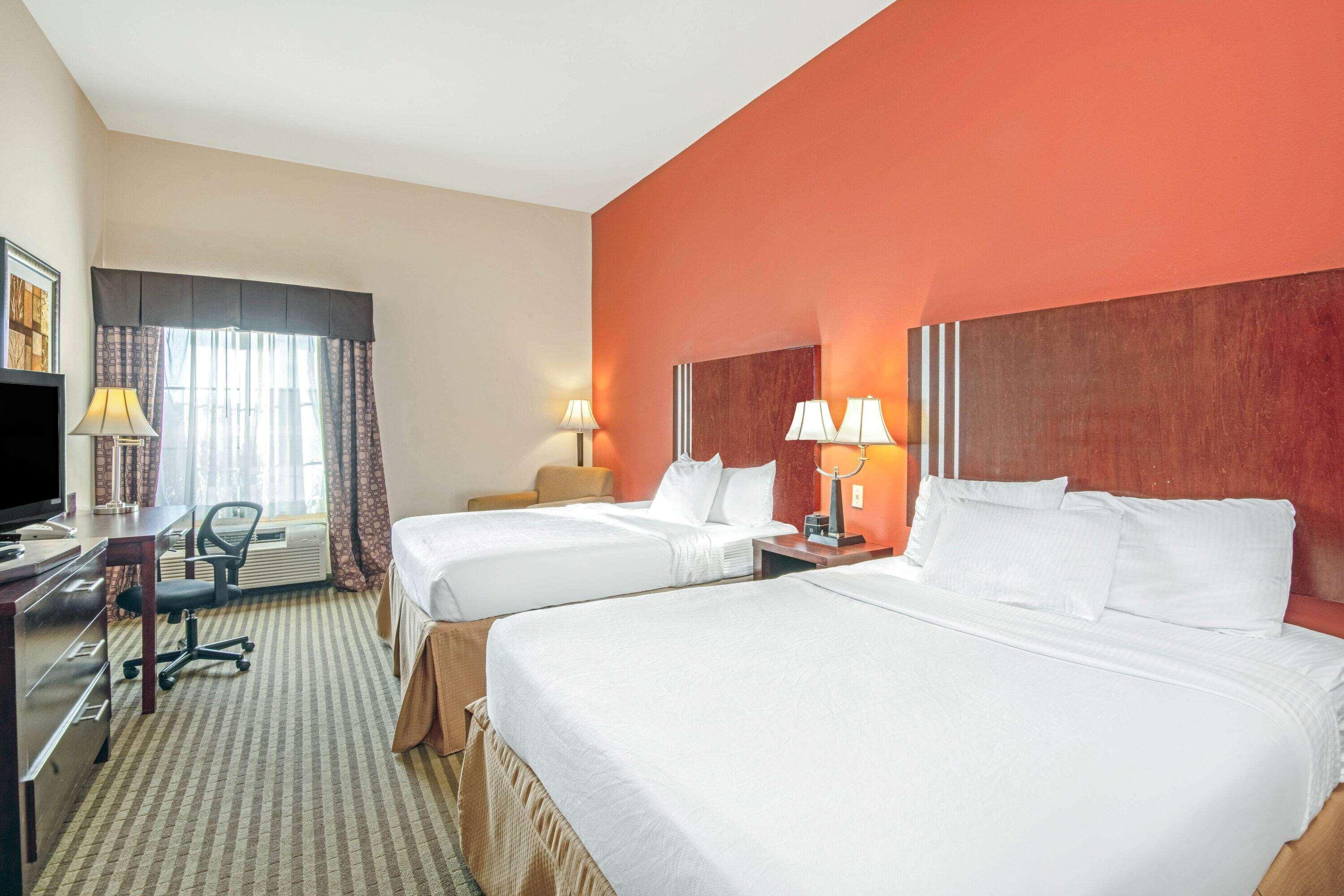 La Quinta By Wyndham Woodward Hotel Exterior photo