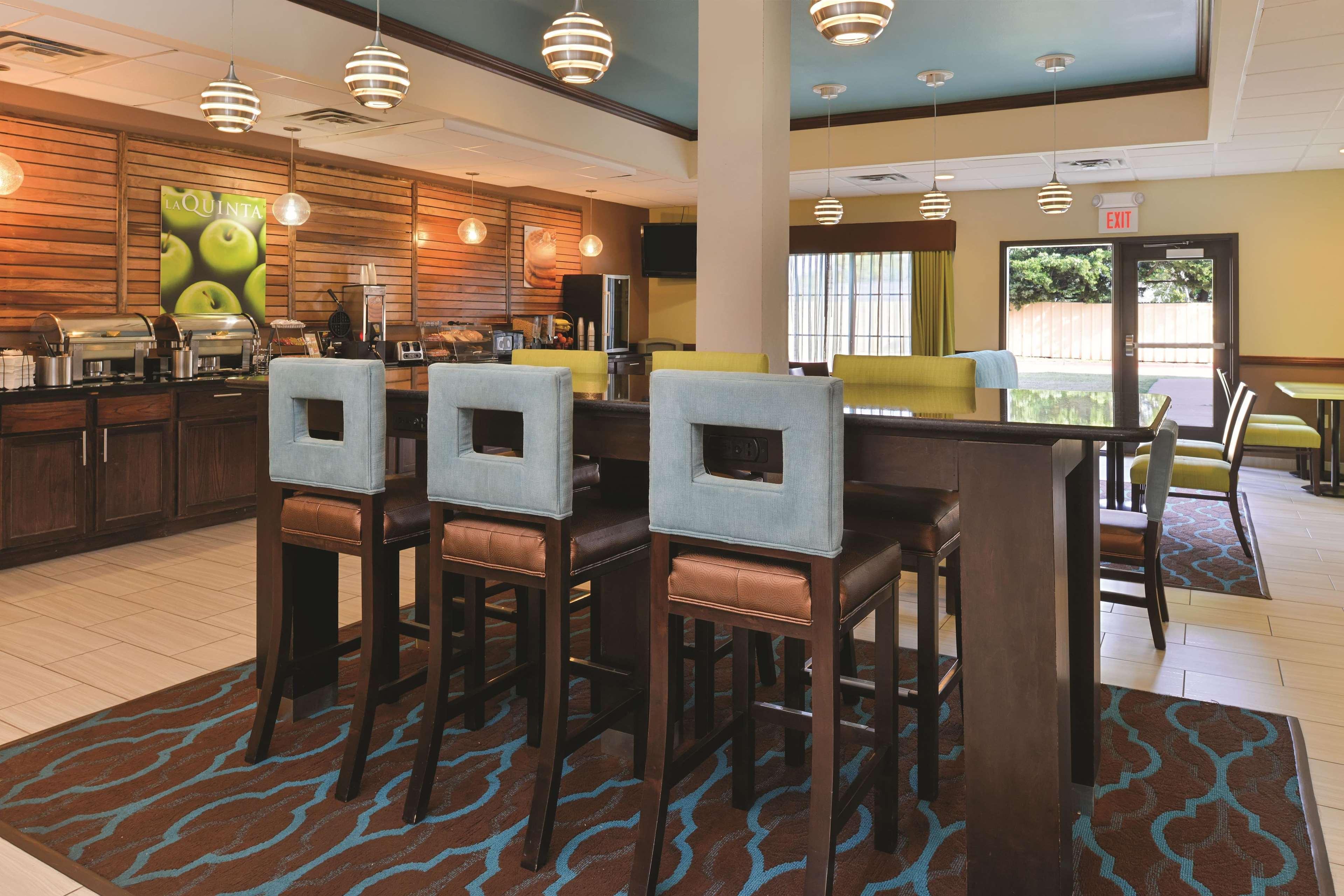 La Quinta By Wyndham Woodward Hotel Exterior photo