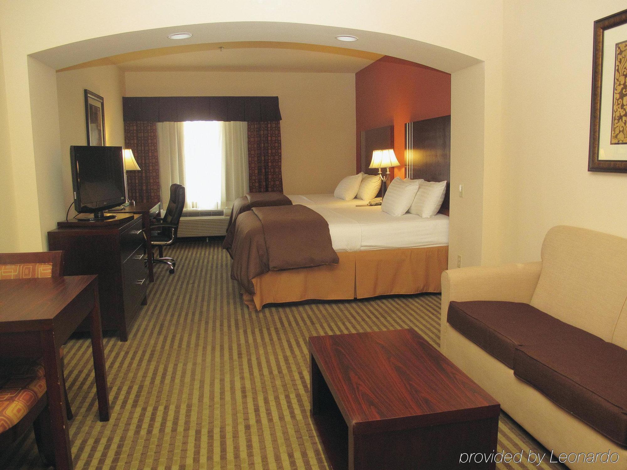 La Quinta By Wyndham Woodward Hotel Room photo